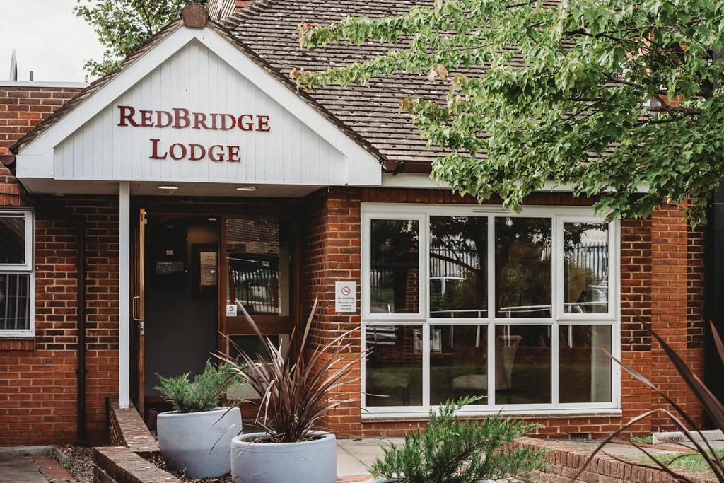 Redbridge Lodge Ilford Kültér fotó